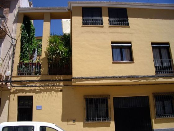 Foto 2 de Venta de casa en Almansa de 6 habitaciones con terraza y jardín