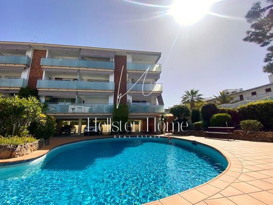 Foto 2 de Piso en venta en La Pineda de 2 habitaciones con terraza y piscina