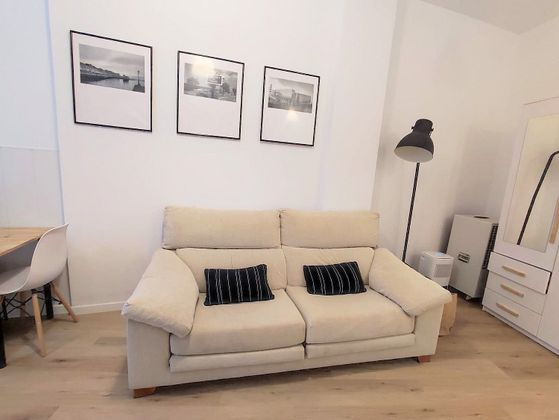 Foto 1 de Piso en alquiler en Numancia - San Fernando de 1 habitación con terraza y muebles