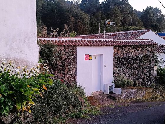 Foto 2 de Venta de casa rural en calle Diseminado la Montañeta de 2 habitaciones con piscina y jardín