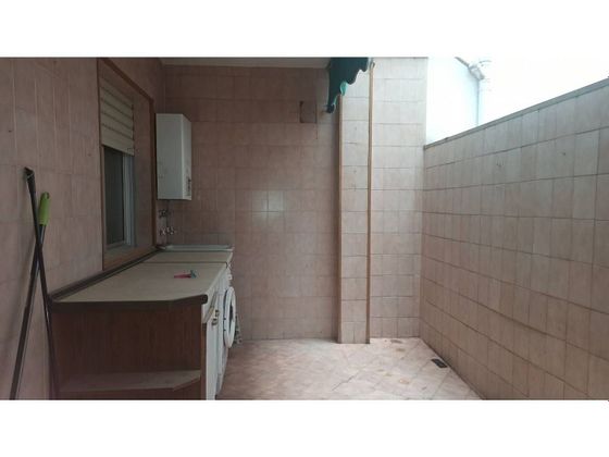 Foto 1 de Piso en venta en Linares de 4 habitaciones con garaje y ascensor