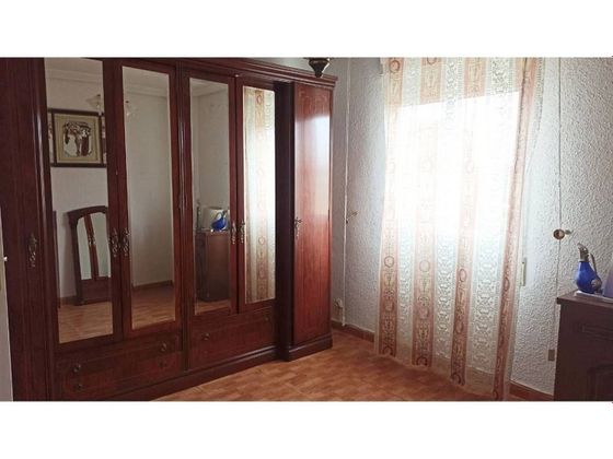 Foto 2 de Pis en venda a Linares de 2 habitacions amb balcó i aire acondicionat