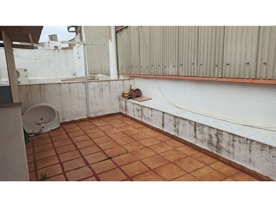 Foto 2 de Casa en venta en Linares de 3 habitaciones con terraza y jardín