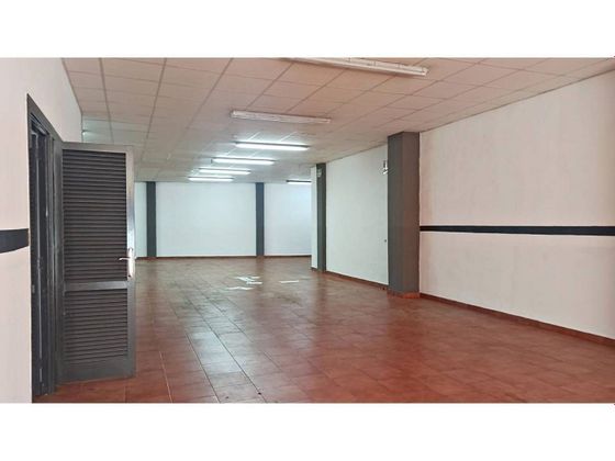 Foto 1 de Local en alquiler en Linares de 243 m²