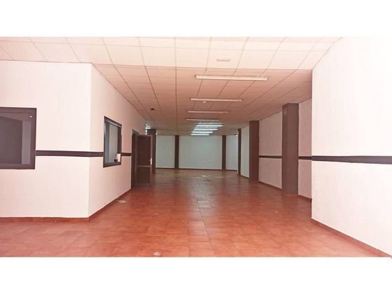 Foto 2 de Local en alquiler en Linares de 243 m²