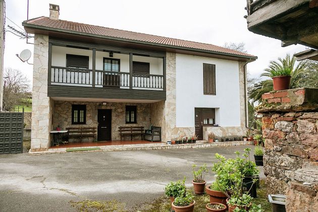 Foto 1 de Venta de chalet en Llanera de 4 habitaciones con jardín y balcón