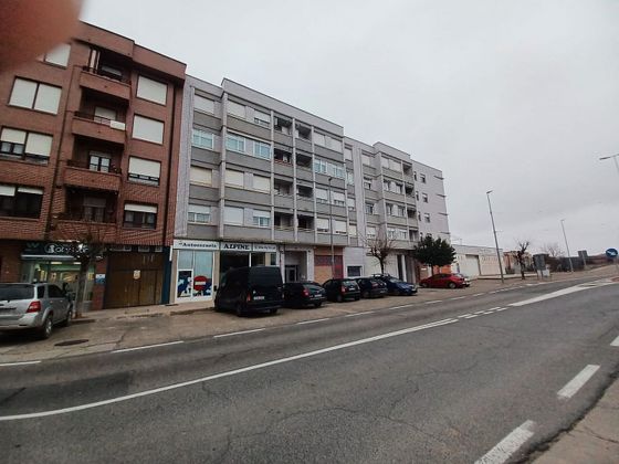 Foto 2 de Pis en venda a calle Víctor Romanos de 3 habitacions amb terrassa i garatge