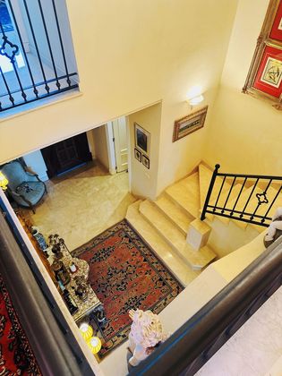 Foto 2 de Casa en venta en Nueva Andalucía centro de 5 habitaciones con terraza y piscina