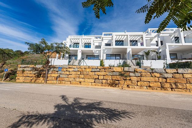 Foto 2 de Casa adossada en venda a Manilva de 3 habitacions amb terrassa i piscina