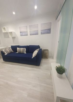 Foto 1 de Alquiler de piso en calle De Lucio del Valle de 1 habitación con muebles y aire acondicionado