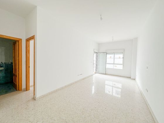 Foto 1 de Venta de piso en Benamocarra de 2 habitaciones con terraza y balcón