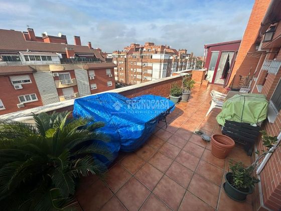 Foto 2 de Ático en venta en Veredillas - Juncal - Zarzuela de 4 habitaciones con terraza y piscina