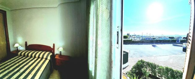 Foto 2 de Alquiler de dúplex en avenida Descubrimiento de 3 habitaciones con terraza y piscina