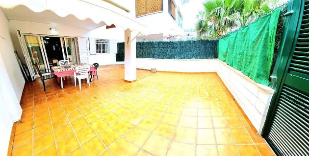 Foto 1 de Pis en lloguer a calle Bergantín de 2 habitacions amb terrassa i piscina