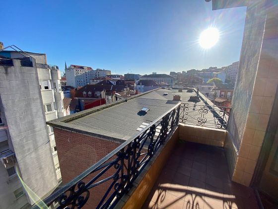 Foto 1 de Pis en venda a Centro - Ayuntamiento de 5 habitacions amb balcó