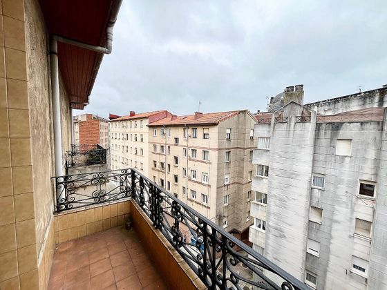 Foto 2 de Pis en venda a Centro - Ayuntamiento de 5 habitacions amb balcó
