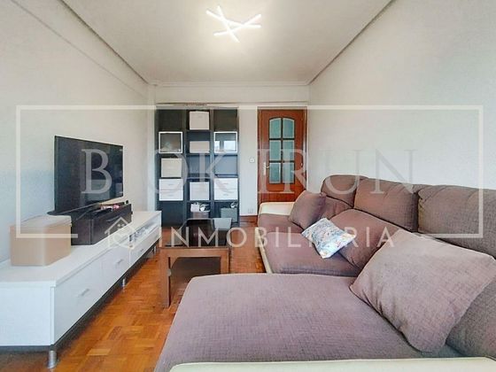 Foto 1 de Piso en venta en Pinar - Anaka - Belaskoenea de 3 habitaciones con balcón y calefacción