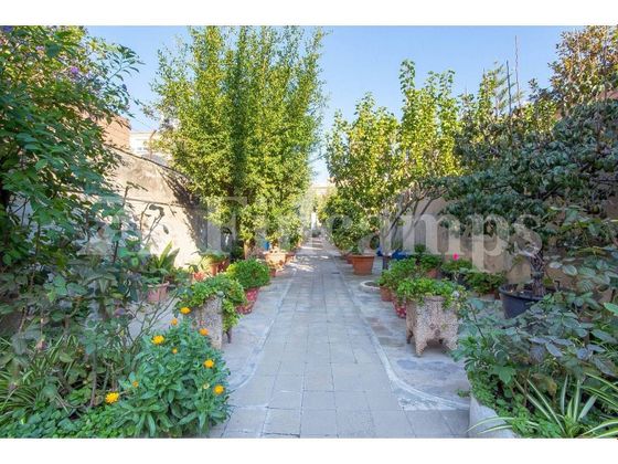 Foto 1 de Casa adossada en venda a Centre - Sabadell de 5 habitacions amb terrassa i piscina