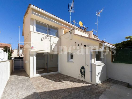Foto 1 de Casa en venda a Centre - Castellar del Vallès de 4 habitacions amb terrassa i jardí