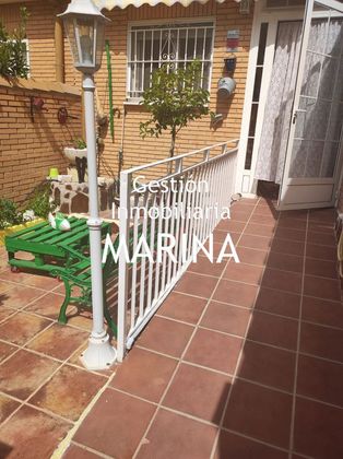Foto 2 de Venta de casa adosada en Yuncos de 5 habitaciones con terraza y jardín