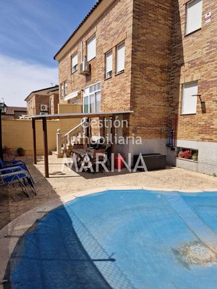 Foto 1 de Casa en venta en Ugena de 4 habitaciones con terraza y piscina