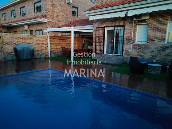 Foto 1 de Casa en venda a Carranque de 4 habitacions amb piscina i garatge