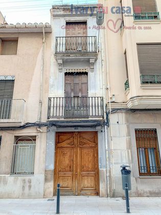Foto 1 de Casa adossada en venda a Centro - Castellón de la Plana de 4 habitacions amb terrassa
