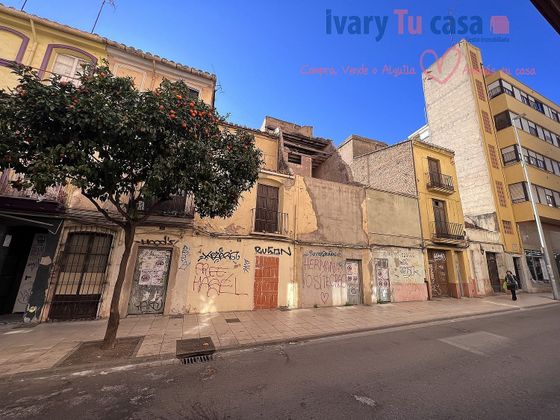 Foto 1 de Casa adossada en venda a calle San Luis de 48 m²