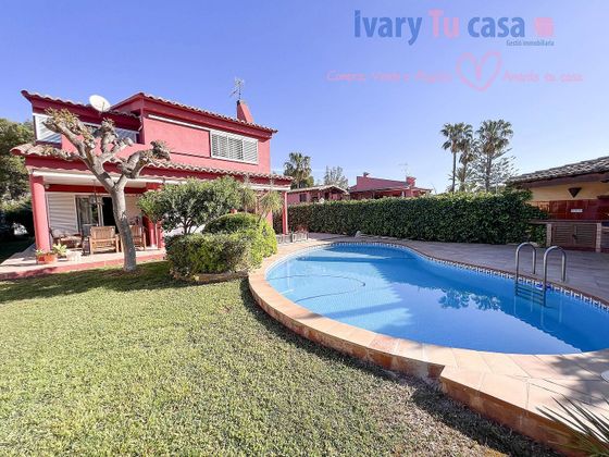 Foto 1 de Chalet en venta en Curva - Heliópolis de 4 habitaciones con terraza y piscina