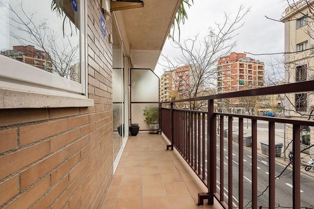 Foto 1 de Venta de piso en El Clot de 4 habitaciones con garaje y balcón