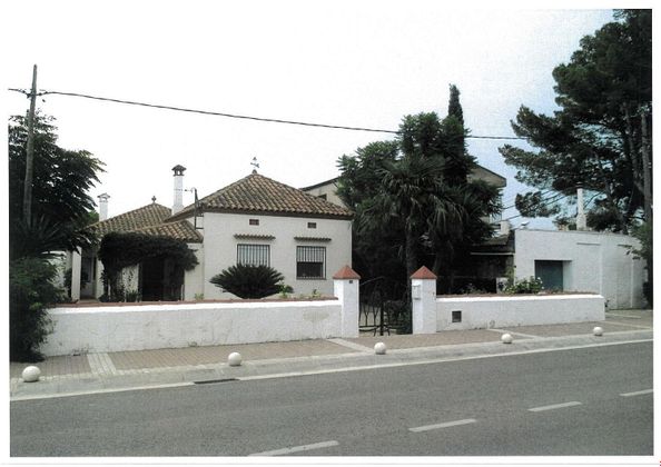 Foto 1 de Venta de chalet en Santa Bàrbara de 4 habitaciones con terraza y garaje