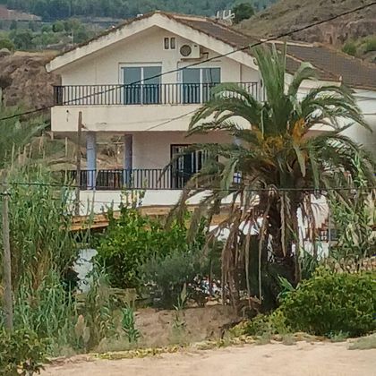 Foto 2 de Chalet en venta en Cañada Hermosa de 4 habitaciones con terraza y piscina