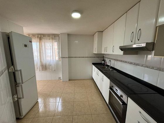 Foto 2 de Piso en venta en Alberca de 3 habitaciones con terraza y garaje