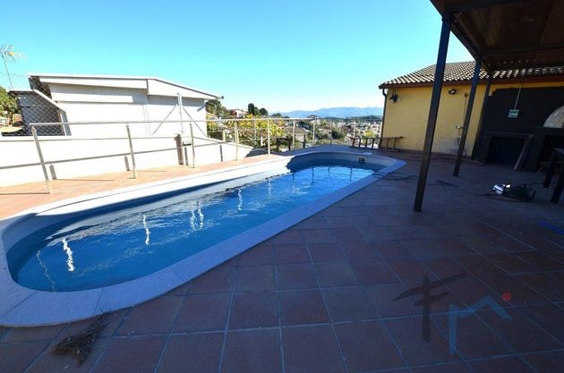Foto 2 de Venta de chalet en Masquefa de 3 habitaciones con piscina y aire acondicionado
