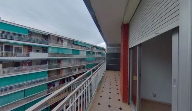 Foto 2 de Àtic en venda a Artigas - Llefià de 3 habitacions amb balcó i ascensor