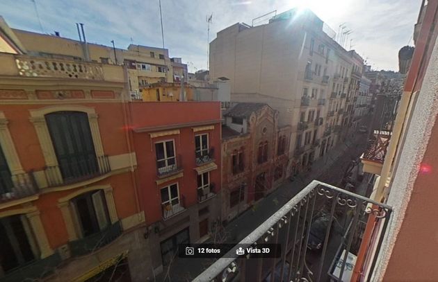 Foto 1 de Venta de piso en El Poble Sec - Parc de Montjuïc de 3 habitaciones con balcón