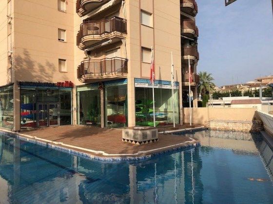 Foto 1 de Local en venda a Residencial amb terrassa i piscina