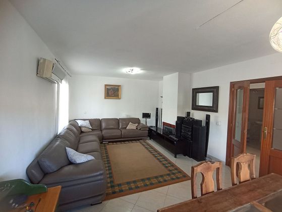 Foto 1 de Casa en venta en Navalagamella de 3 habitaciones con terraza y aire acondicionado