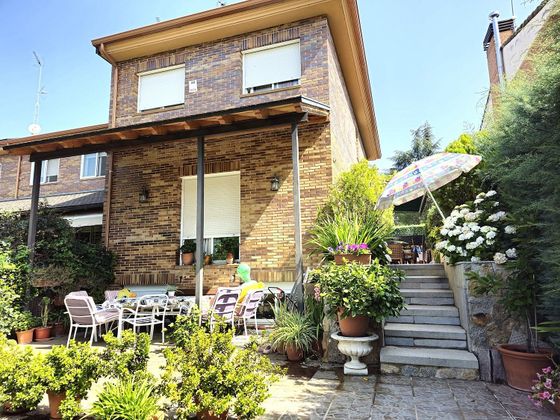 Foto 1 de Casa en venda a Colmenarejo de 4 habitacions amb terrassa i piscina