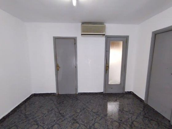 Foto 1 de Venta de piso en Trinitat Vella de 3 habitaciones y 54 m²
