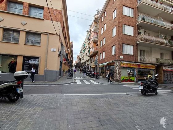Foto 2 de Local en lloguer a calle De Verdi de 154 m²
