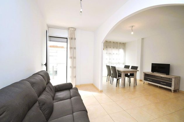 Foto 2 de Àtic en venda a Centre - Sant Carles de la Ràpita de 3 habitacions amb terrassa i aire acondicionat