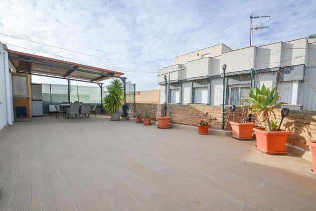 Foto 2 de Casa en venda a calle Vintidos de 3 habitacions amb terrassa i balcó