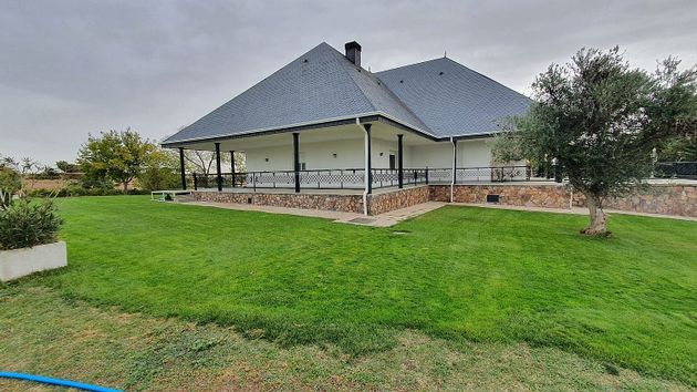Foto 2 de Xalet en venda a Santa Cruz del Retamar pueblo de 8 habitacions amb terrassa i piscina