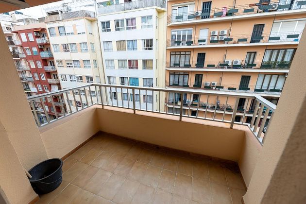Foto 2 de Pis en venda a Arxiduc - Bons Aires de 4 habitacions amb garatge i balcó