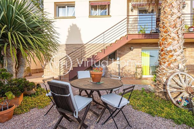 Foto 2 de Chalet en venta en Santa Susanna de 4 habitaciones con terraza y garaje