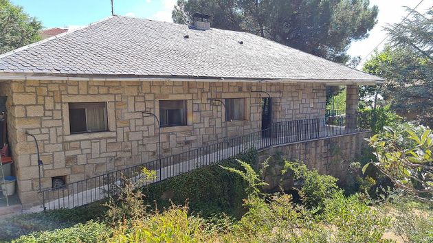 Foto 1 de Xalet en venda a Manzanares el Real de 6 habitacions amb terrassa i garatge