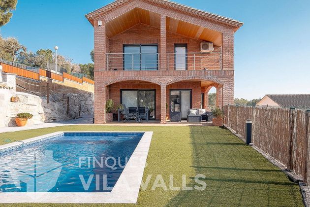 Foto 1 de Chalet en venta en Santa Eulàlia de Ronçana de 5 habitaciones con terraza y piscina