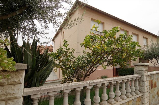 Foto 2 de Casa en venda a Sant Vicenç dels Horts de 4 habitacions amb garatge i balcó