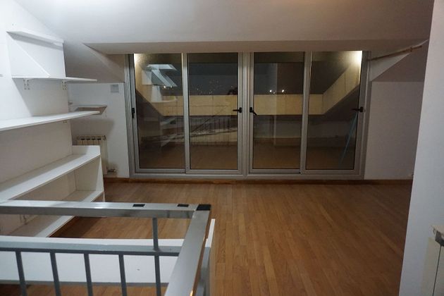 Foto 2 de Dúplex en venta en Sant Vicenç dels Horts de 2 habitaciones con balcón y aire acondicionado